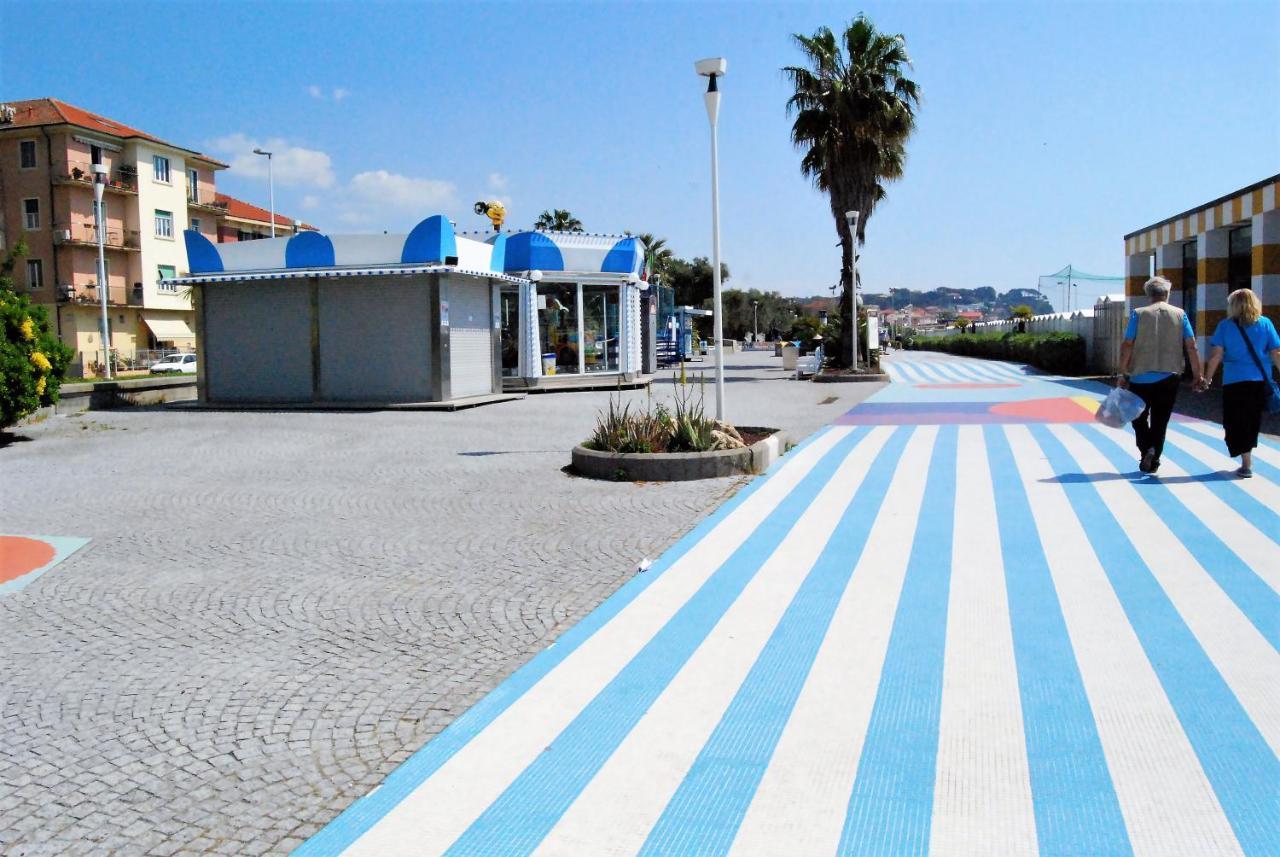 Appartement Il Nido Sul Mare à Savone Extérieur photo
